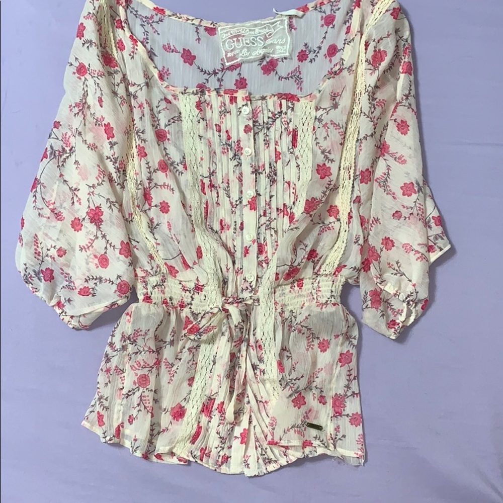 Floral blouse that ties at the waist
